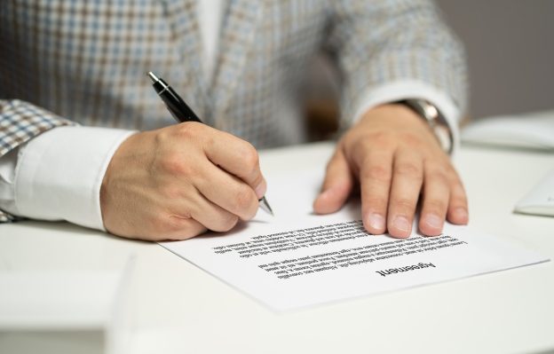 Contract Agreement  - Tumisu / Pixabay